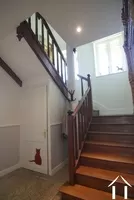 eiken trap naar eerste verdieping