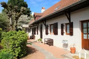 Authentic renovated longere in Luzy