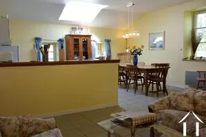 Spacious kitchen / dining room