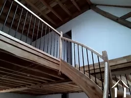 escalier et palier, porte vers chambre 1
