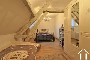 <en>character bedroom under the eaves</en><fr>chambre à l'étage avec caractère</fr>