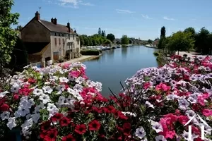 Saint-Léger-sur-Dheune: het Canal du Centre en de haven
