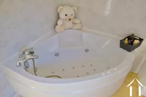 Bubbelbad in de badkamer op de 1e verdieping
