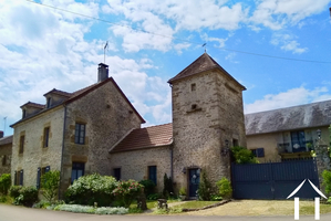 Twee karaktervolle huizen ten zuiden van Vézelay