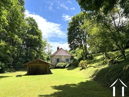 Gerenoveerde molen in rustige, groene bourgondische vallei