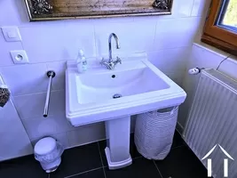 Classic hand basin