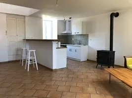 woonkamer en open keuken vrije appartement