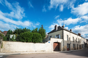 Huis met twee appartementen, tuin en schuur