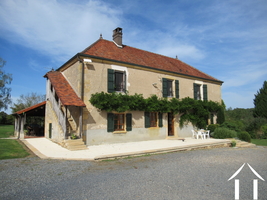 Huis met grote garage en schuren