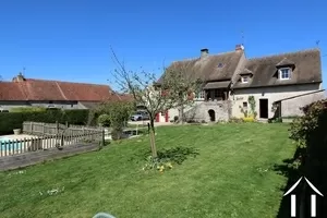 Uitzicht op de tuin en het huis