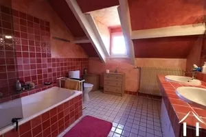 Badkamer gedeeld door slaapkamers 3 en 4
