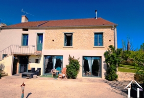 Charmant dorp s huis bij Epoisses , Bourgogne