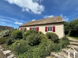 Please provide the text you would like me to improve for the property listing.