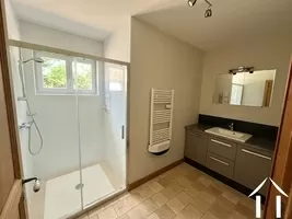 Badkamer met douche