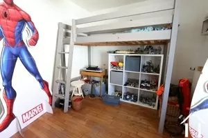 Slaapkamer 1 met uitzicht op de rivier