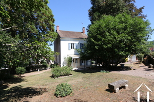Familiehuis in wijn dorp