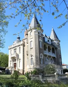 Château te koop in CHATELGUYON  Ref # AP03007972 