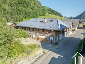 Traditionele halfvrijstaande boerderij - met tuin saint-jean-d'aulps Ref # C4414 