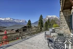 Chalet met groot perceel dichtbij het dorpscentrum Ref # C6385 