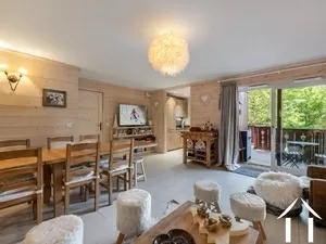 Op het zuiden gelegen, volledig gerenoveerd appartement met 4 slaapkamers Ref # C6599 