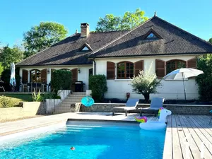 Huis met zwembad, op 5 minuten lopen van Beaune centrum Ref # CR5350BS 