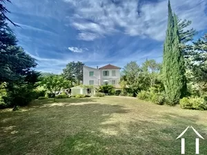 Karaktervol huis met uitzicht en zwembad in hart Languedoc Ref # 11-2459 