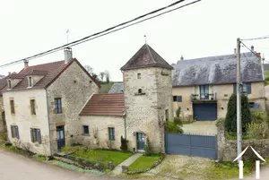 Twee karaktervolle huizen ten zuiden van Vézelay Ref # BH5513h 