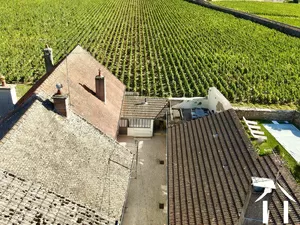 Groot huis met uitzicht op de wijngaarden van Pommard Ref # CR5448BS 
