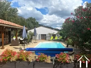 Gelijkvloerse villa met zwembad , pool house en charmante tu Ref # 09-6843 