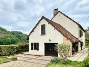 Karakteristiek huis met 3 slaapkamers, 15 km van Autun Ref # PM5544D 