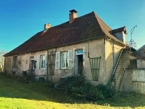 Landelijk eigendom aan de rand van het Planoise-bos, op 13 km van Autun, met 17 ha grond. Ref # PM5562D 