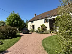 Mooi gerenoveerde boerderij tussen Wijn en Morvan Ref # cvh5588 