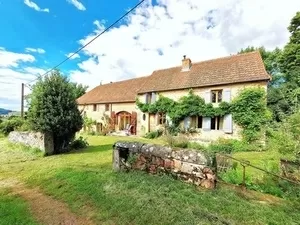 Prachtig Landhuis met grote tuin, zwembad en schuur, zuid Bourgogne. Ref # JDP5589S 