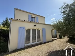 Vrijstaande villa met zwembad nabij voorzieningen Ref # 11-2521 