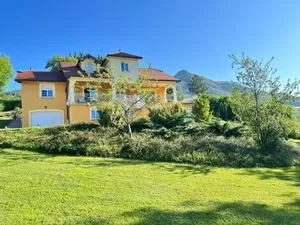 Adembenemende uitzichten en in een Jura thermale spa stad Ref # RT5605P 