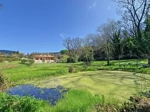 Villa met verwarmd zwembad, uitzichten en parktuin.  Ref # 06-702414 
