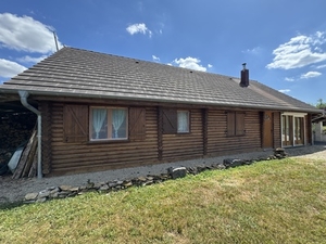 Comfortabel gelijkvloers wonen in volledig houten chalet met prachtig uitzicht Ref # DF5610C 