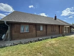 Comfortabel gelijkvloers wonen in volledig houten chalet met prachtig uitzicht Ref # DF5610C 
