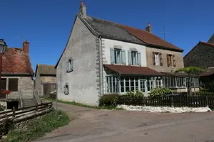 Charmant gerenoveerd halfvrijstaand huis Ref # CR5619BS 