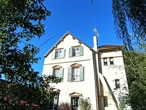 La Joncheraie  Een Zeldzame Art Deco Woning in het Historische Noyers-sur-Serein Ref # BH5622H 