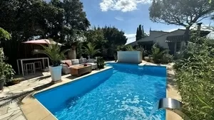 Sfeervolle gelijkvloerse villa met gastenstudio en zwembad  Ref # 08-0221 