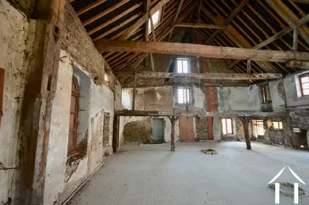 concerte vloer, met elektriciteit en afvoer te wachten om te worden aangesloten.