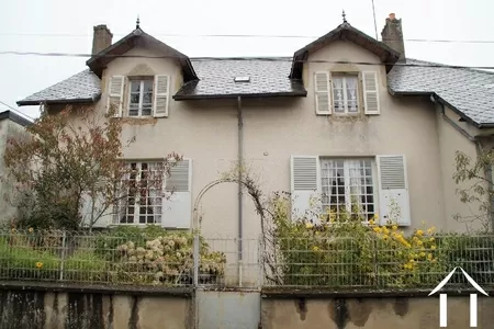 Charming spacious town house in Luzy