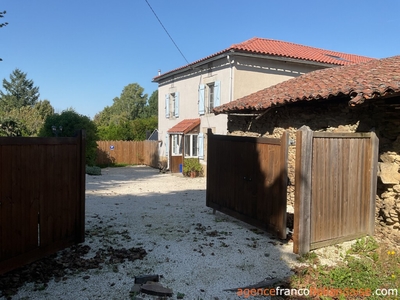 Domein met 3 woningen Ref # Li1010 