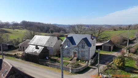 Jaren '40 met veel bijgebouwen Ref # Li1036 