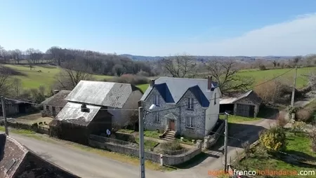 Jaren '40 met veel bijgebouwen Ref # Li1036 