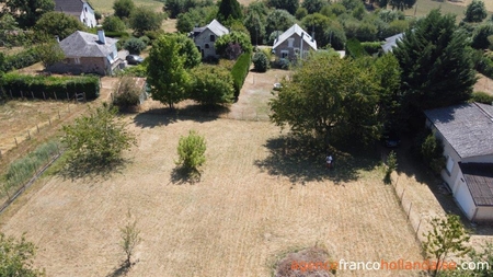 Bouwperceel tussen dorp en weilanden Ref # Li810