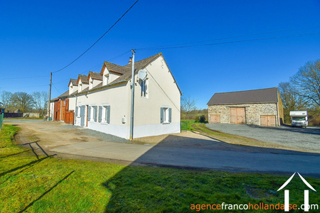 Huis met gîte en diverse schuren Ref # Li963 