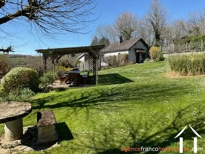 Ruimte, comfort, natuur en uitzicht Ref # Li968