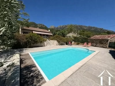 Detached villa with a swimming pool, terraces, an outbuilding and views on a beautiful and unique location, on a south facing plot with views on the ' Carroux  Mountain' and the 'Orb River Valley' . Ref # EG11-2559 